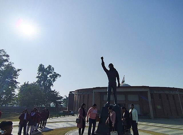 भीड़ या नागरिक? शाहजहांपुर की गलियों से बिस्मिल की शहादत तक पहचान का असली सच!