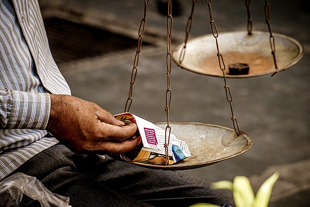 पत्थरों से डिजिटल स्क्रीन तक: शाहजहांपुर की अनाज मंडी में कैसे बदल गया ईमानदारी का पैमाना?