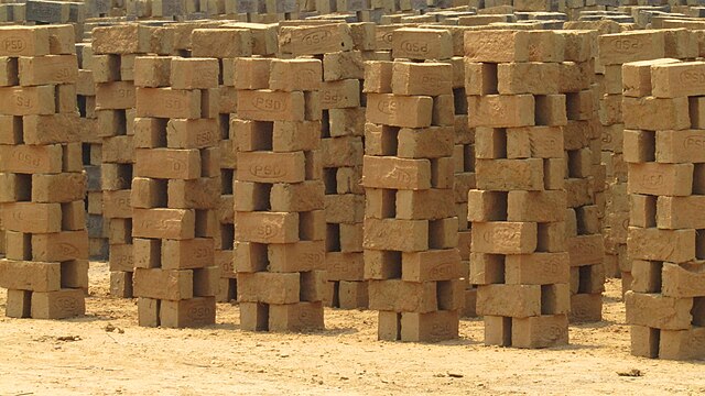 क्या आप जानते हैं? आपके घर की लाल ईंटों का सीधा कनेक्शन गर्रा नदी की गहराई से है।