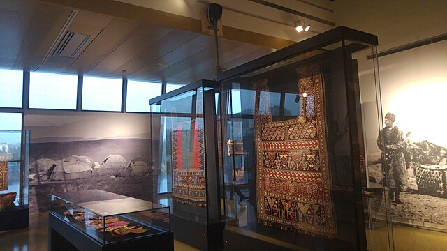 पैरों तले बिछा है मुगल इतिहास! जानिए क्यों अपनी पहचान बचाने को जूझ रहा है शाहजहांपुर का कालीन?